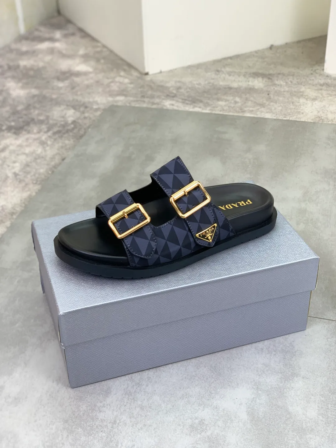 Men's shoes 💰P340💰【New style】🎁🎁🎁 PRADA Prada's new casual slippers, original official website, perfect workmanship, transmitting a kind of noble luxury, sublimating its definition of luxury in Prada's high-end extraordinary craftsmanship. Original combination outsole, code number: 38-44 (45 customized) Multiple colors 🉑️ to choose from